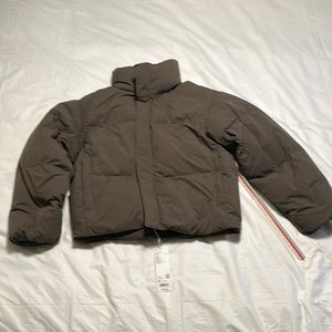 UNIQLO - padded Volume Jacket / Olive color - NWT brand new